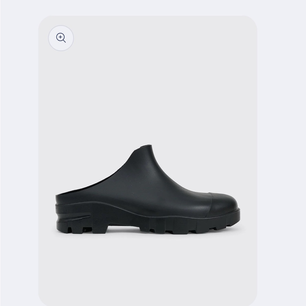 Chillbies Black Slip-On Clogs